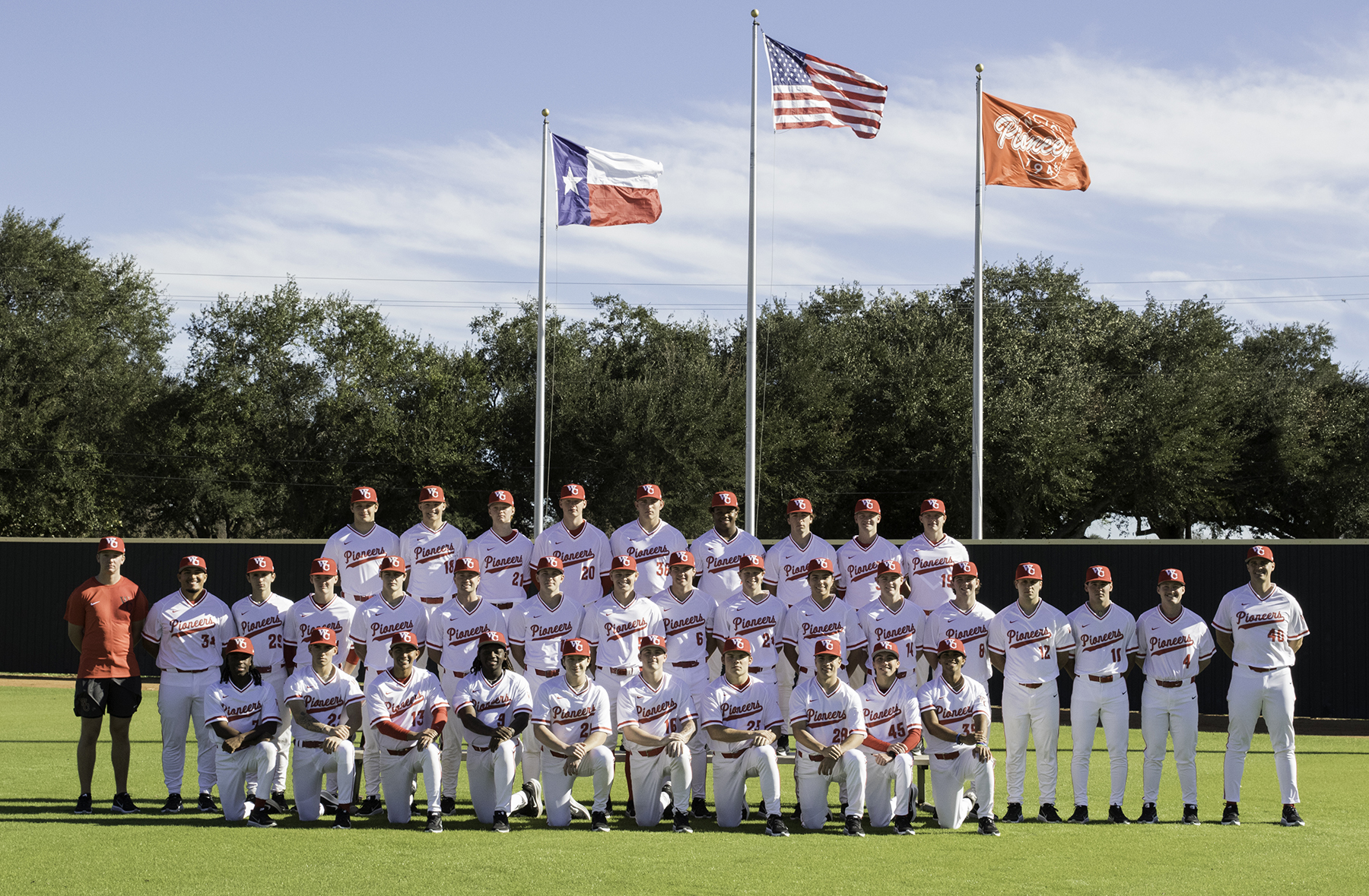 Baseball teem posing on field 