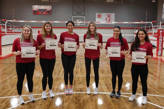 ACADEMIC ACHIEVEMENT - Volleyball players recognized for high GPA